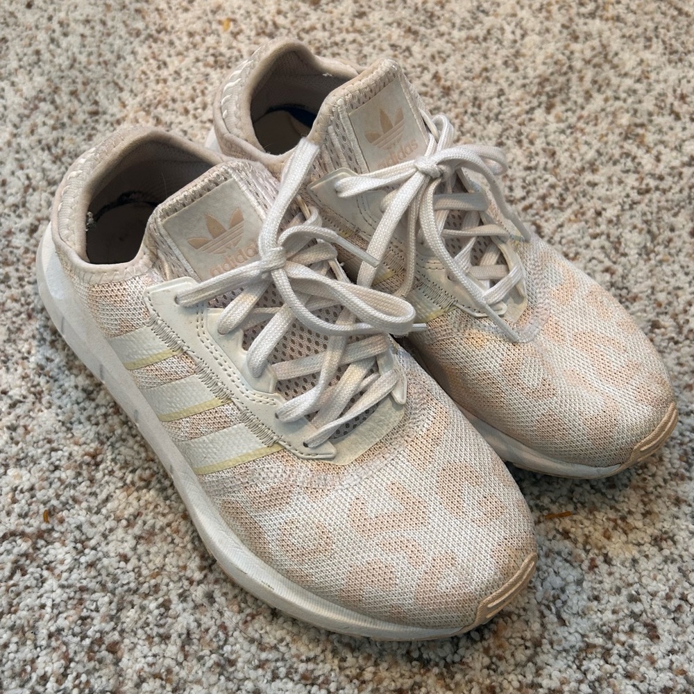 ADIDAS Swift Cheetah Running Sneaker (Size 7.5)
